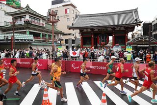 パラマラソン、沿道はやはり密状態　「無観客だからせめて…」