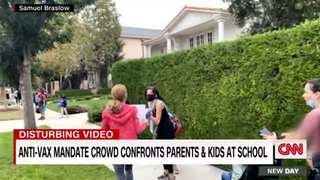 ｢マスクは児童虐待でありレイプだ」 小学校の前で反マスク主義団体が大声で訴える妨害行為