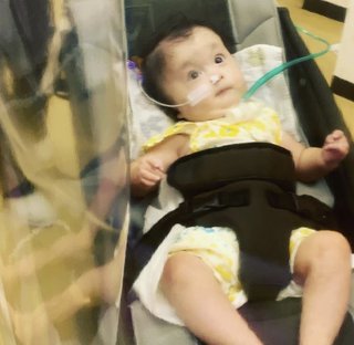 車イス女性「駅員さん3、4人集めて、階段で持ち上げてください！」JR駅員「無理です。」  