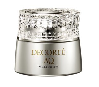 目元のシワが気になる。美容液