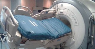 【MRIの磁力ヤバい】酸素ボンベが引き寄せられ患者が挟まれ死亡