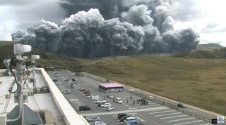 阿蘇山噴火してるけど、そのあと火山灰とかどうしてるの？九州民