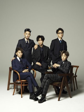 大人気ユーチューバー・コムドット初写真集が予約殺到　発売２か月前に異例の初版２０万部決定