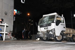 ワクチン接種後の副反応が原因で、トラックドライバーによる事故が多発