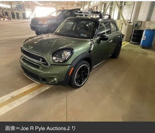 空港に忘れられた車10台がオークションにかけられる