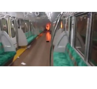 京王線、男が刃物を振り回して火をつけたか？