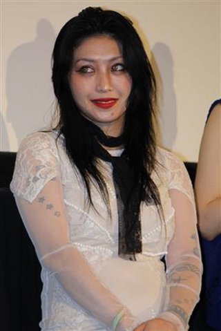 歌手の鬼束ちひろ容疑者を逮捕 