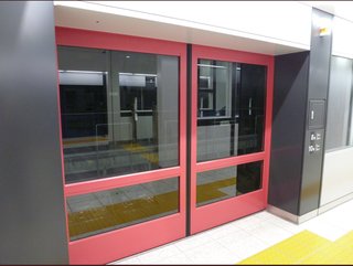 京王線、男が刃物を振り回して火をつけたか？