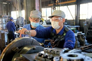 毎日新聞「在留資格ない外国人は健康保険を使えない。国籍や在留資格の有無で命を区別するな」