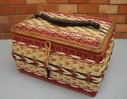 私の裁縫用具入れは扇柄だったけど、弟のは鼓柄だったの