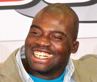 ボビー・オロゴン、川で溺れている男性を助けて埼玉県警から表彰されていた 越谷市荒川出津橋付近