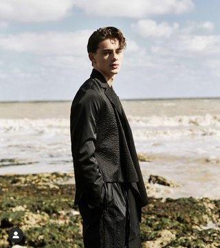 世界一のイケメンに選ばれた少年の現在…