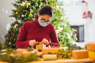 「友人全員失った」元“反ワクチン”派の女性が語る陰謀論の代償と後悔