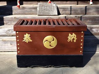 警官が賽銭200円盗んで逮捕「10年近く妻に小遣いもらえず」