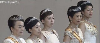 日本の高貴な女性はキリッと口を閉じて微笑むもの