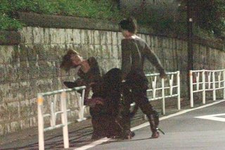 今さらだけどこれ写真撮ってないで止めるべきだよね