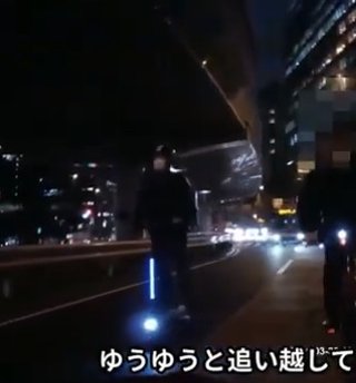 電動キックボード規制緩和へ　運転免許不要 ヘルメット任意 一部は歩道も走行可　道交法改正方針