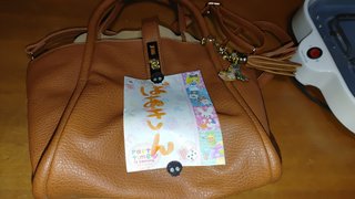 ヤフオクでエルメスのカシミヤの洋服を買ったんだけどこれ偽物じゃない？