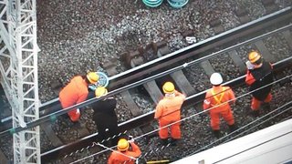 東急東横線の線路内で陥没１２・１３  これは日本。韓国じゃないよ安倍晋三・自民党支持者。