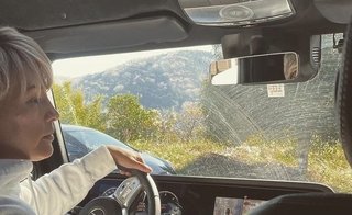 梅宮アンナ、運転中の「ウォッシャー液被害」に激怒　批判受け反論も...投稿削除 