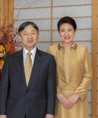 雅子さま、金ぴかドレス着てめちゃめちゃ元気そうじゃん