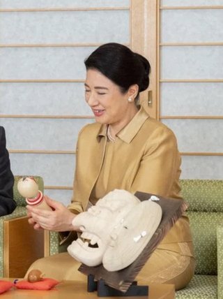 雅子さま、金ぴかドレス着てめちゃめちゃ元気そうじゃん