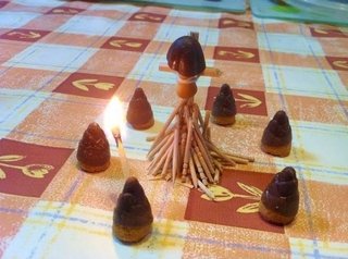 きのこの山の中にスパイ発見か？いったい何を探りにきたのか