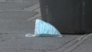 フランス行政裁判所は、警察庁長官が課した屋外でのマスク着用の停止を命じた