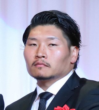 ラグビー“笑わない男”稲垣啓太、モデルの新井貴子と結婚「お互いを助け合って支え合う存在」