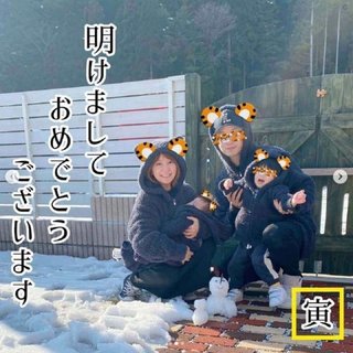 Instagramに家族の年賀風を投稿し批判殺到だって。