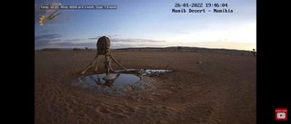 砂漠に設置された人工水飲み場を見守るライブカメラ配信が癒されると話題