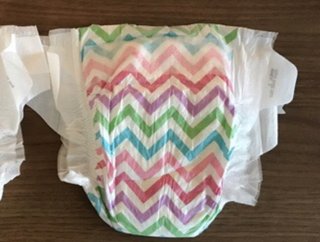 これってオムツ？パンツ型ナプキン？高校生の子が