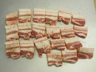 こういう脂身だらけの豚肉好き？
