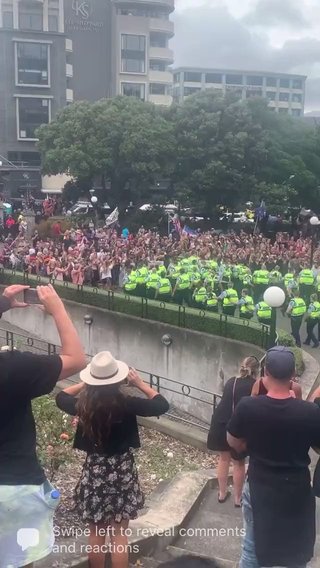 ニュージーランドの議会周辺  「フリーダム」「 ワクチン反対」