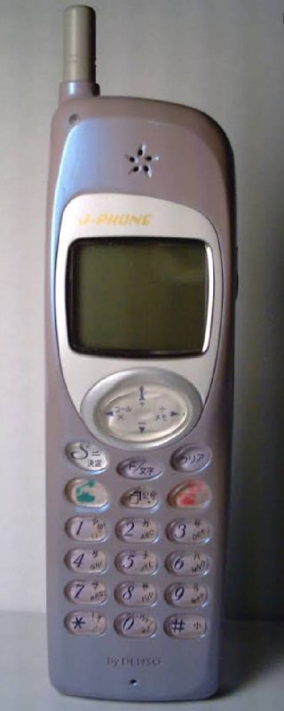 一番最初に持った携帯電話は何だった？