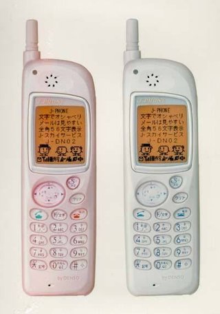 一番最初に持った携帯電話は何だった？