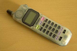 一番最初に持った携帯電話は何だった？