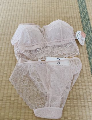 GUで下着買ったけど思った以上に透け透けでいつ着るんだよ状態w
