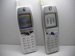 一番最初に持った携帯電話は何だった？