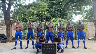 「オメデト！」　マッチョな外国人たちからお祝い動画、6000円から　「割と頼みやすい」と話題に