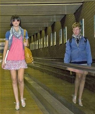 ギターが一瞬ケツに見えるけど一度ギターと認識したら二度とケツに見えないあの画像