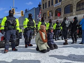 独裁のカナダ戒厳令！反体制派はテロリスト扱いして逮捕