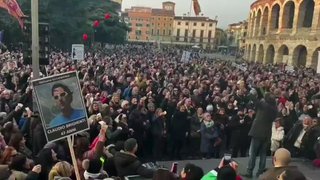 イタリア  ワクチンとドラギ政権に反対して数千人の市民達が勝つまで抗議をする