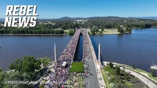 オーストラリア 何万人もワクチン反対の抗議者達がキャンベラの議会に向かって行進