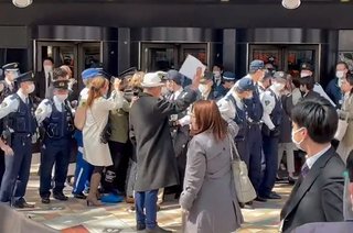 東京ドームの大規模接種「反ワクチン」抗議で中断ww 