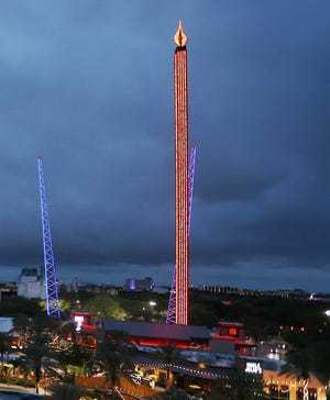 米オーランドの遊園地で悲劇 「フリーフォール」から14歳の少女が滑落して死亡