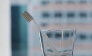 養護教諭の歯ブラシを約20回くわえた男性教諭(51)を停職処分【山口県】