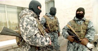 ロシア軍、戦車の前にウクライナの子供達を乗せたバスを配置し盾にしながら撤退