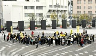 日本最大の反ワクチン団体『神真都Q』がデモ「悪い宇宙人に支配された世界を大和民族が覚醒させる｣