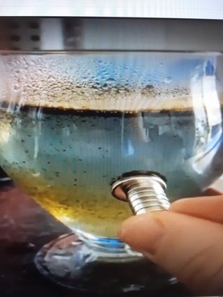 水道水の電気分解後に放射線 酸化グラフェンが検出